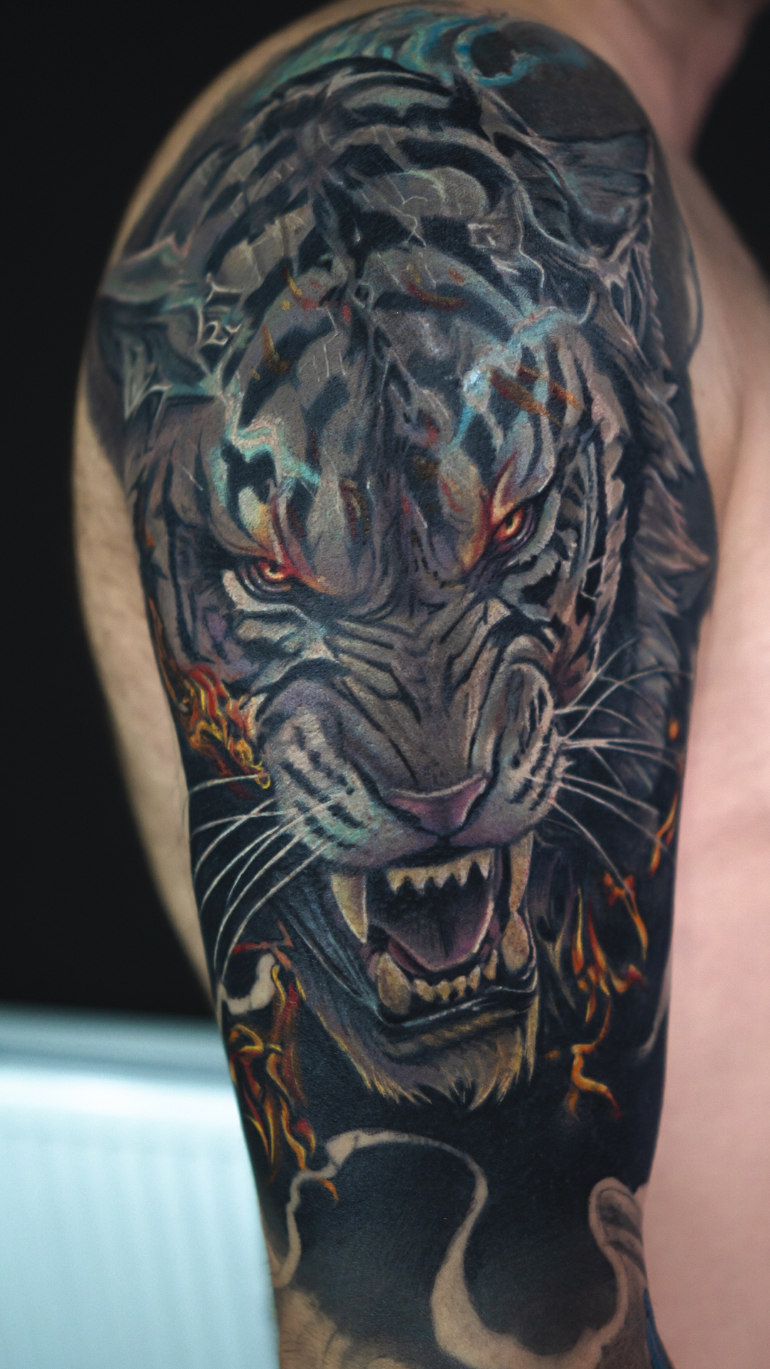 Roaring Tiger — Sleeve